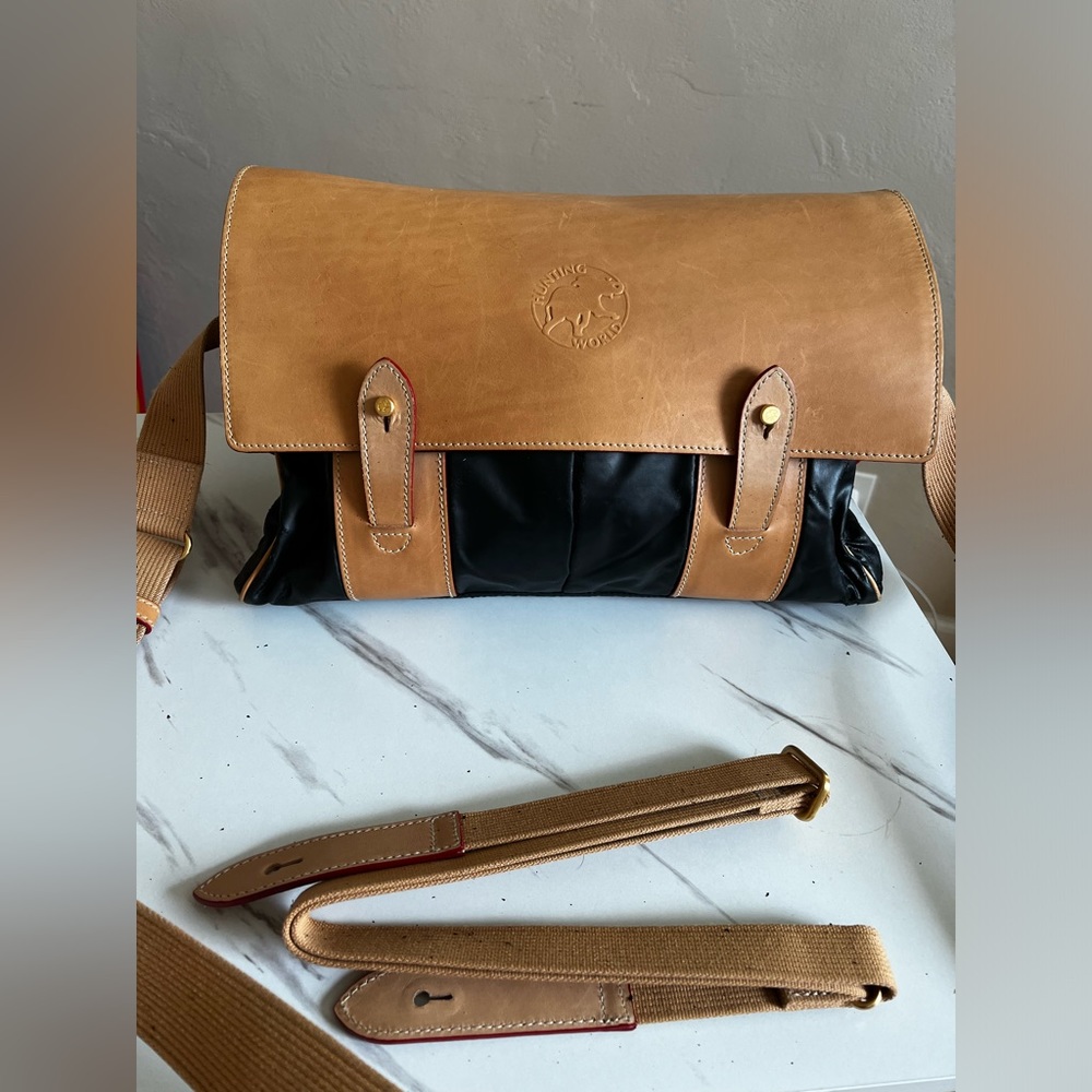Hunting World Crossbody